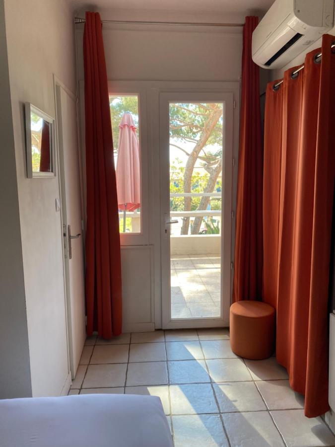 Logis Hotel Restaurant Le Kalliste イエール エクステリア 写真