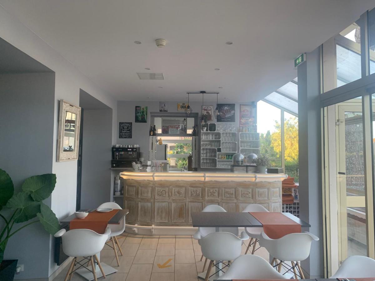 Logis Hotel Restaurant Le Kalliste イエール エクステリア 写真