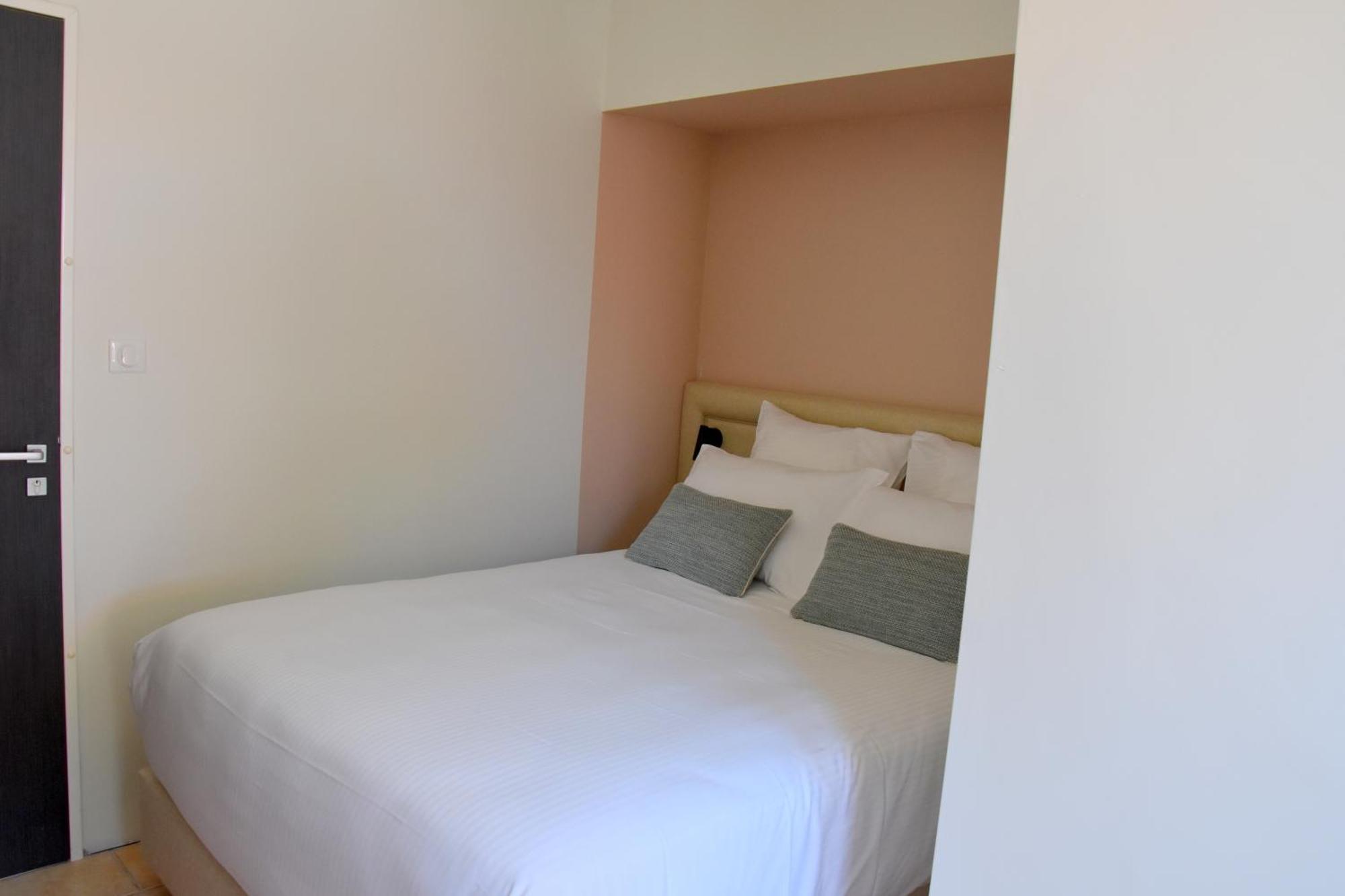 Logis Hotel Restaurant Le Kalliste イエール エクステリア 写真