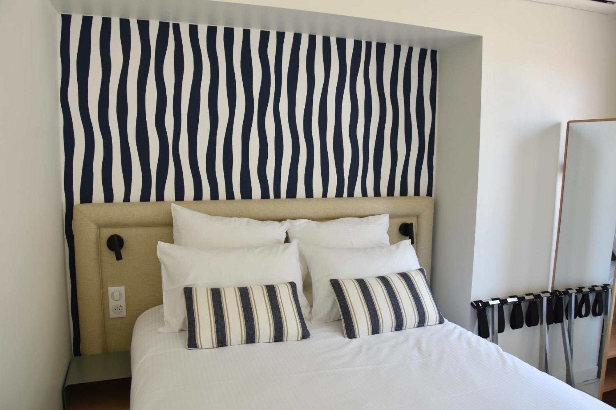 Logis Hotel Restaurant Le Kalliste イエール エクステリア 写真