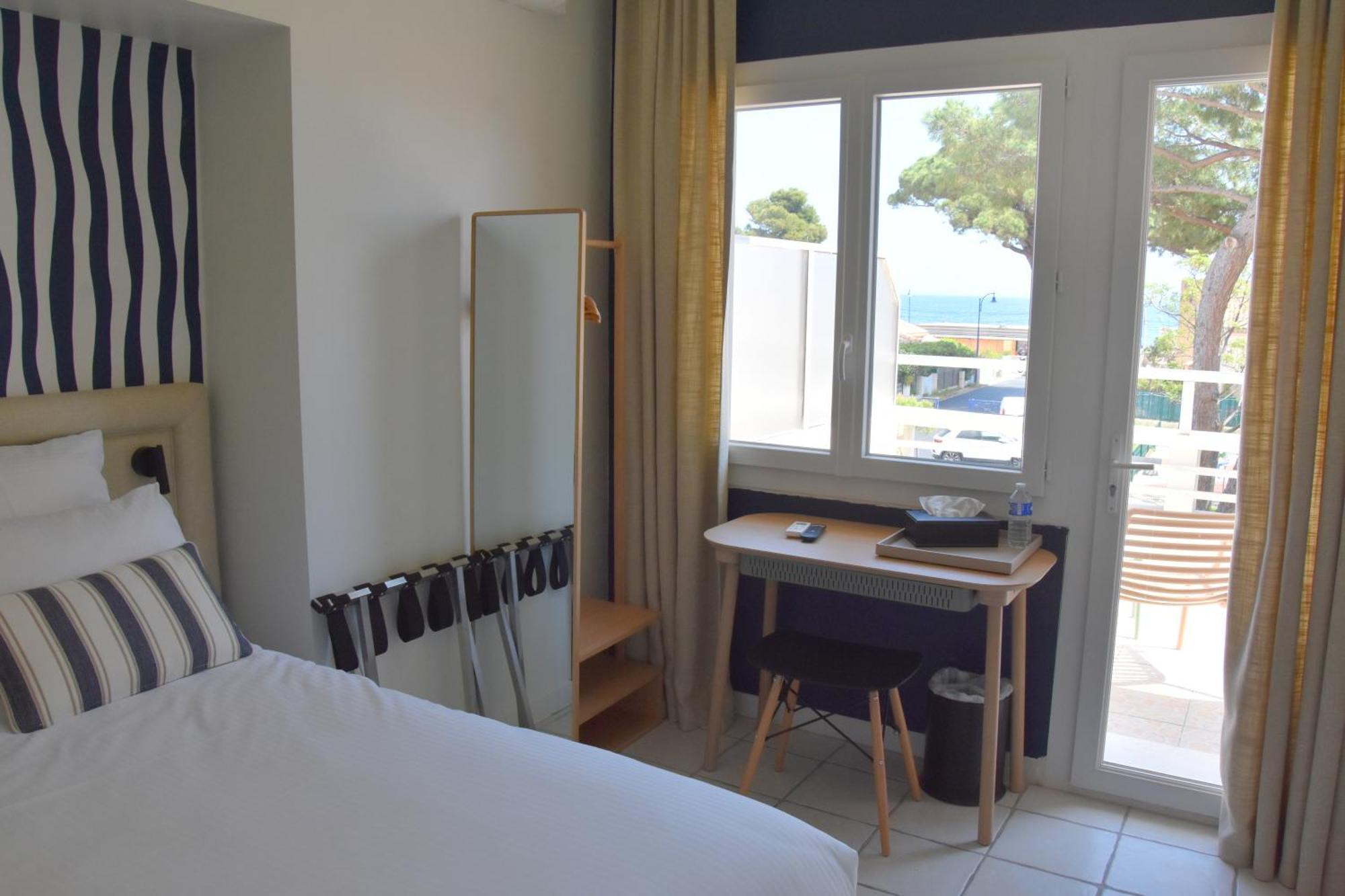Logis Hotel Restaurant Le Kalliste イエール エクステリア 写真