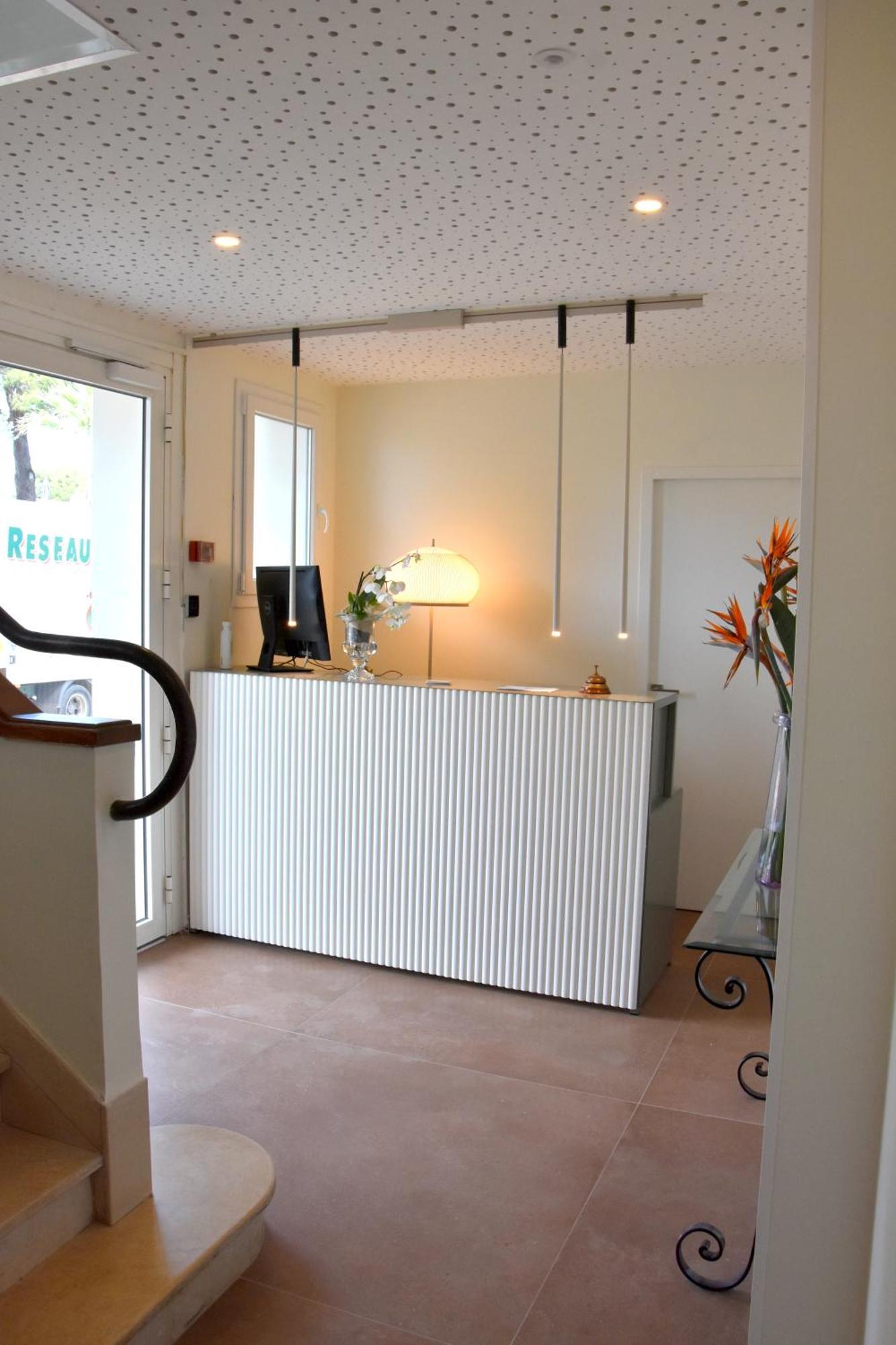 Logis Hotel Restaurant Le Kalliste イエール エクステリア 写真