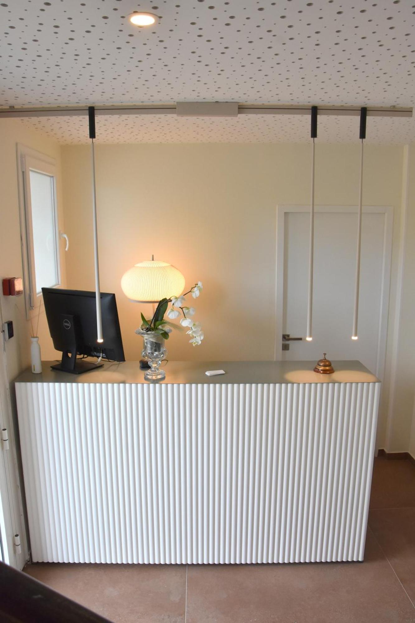 Logis Hotel Restaurant Le Kalliste イエール エクステリア 写真