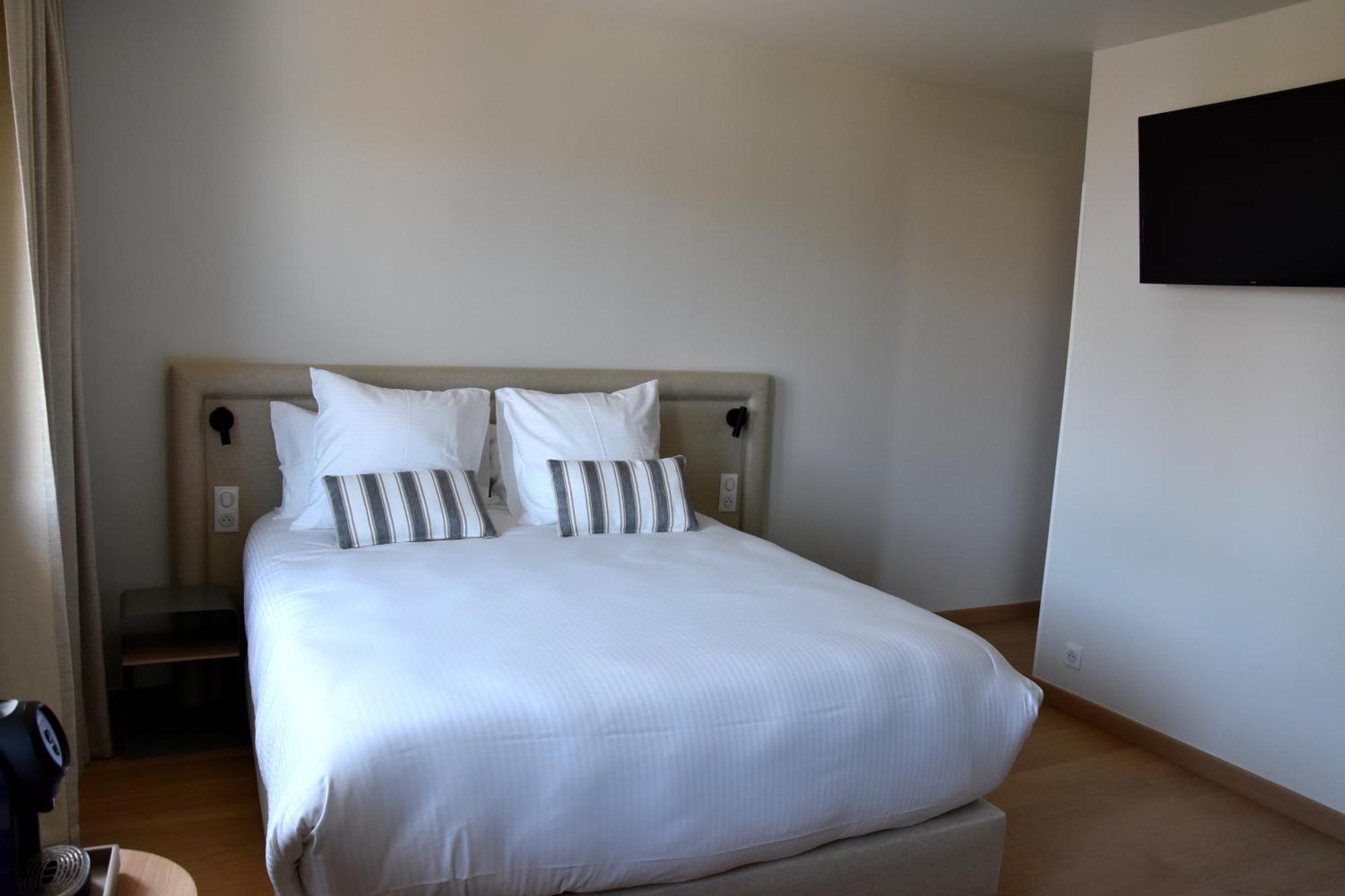 Logis Hotel Restaurant Le Kalliste イエール エクステリア 写真