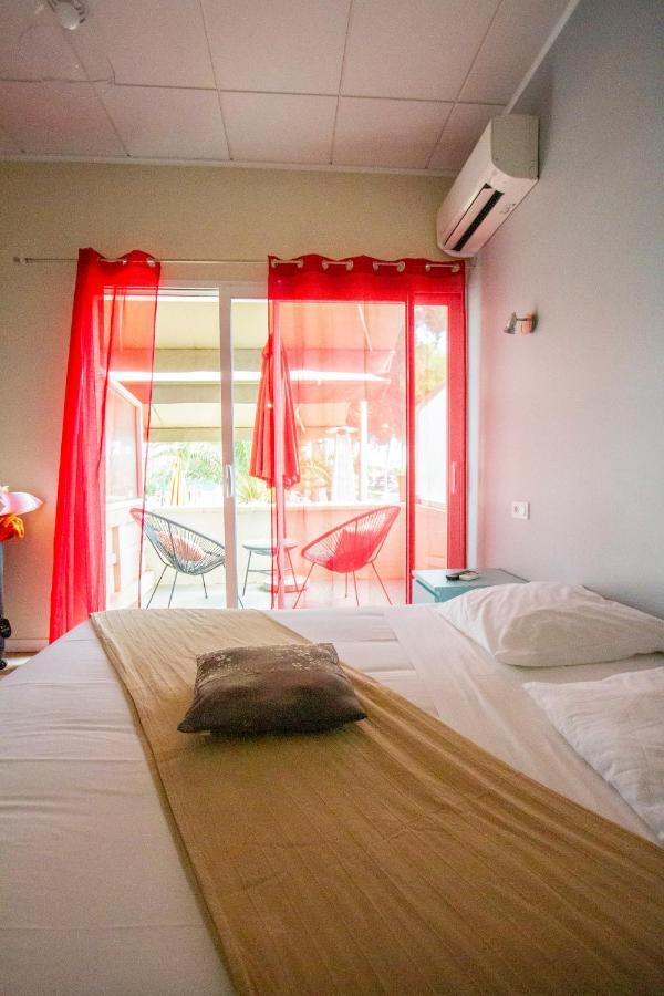 Logis Hotel Restaurant Le Kalliste イエール エクステリア 写真