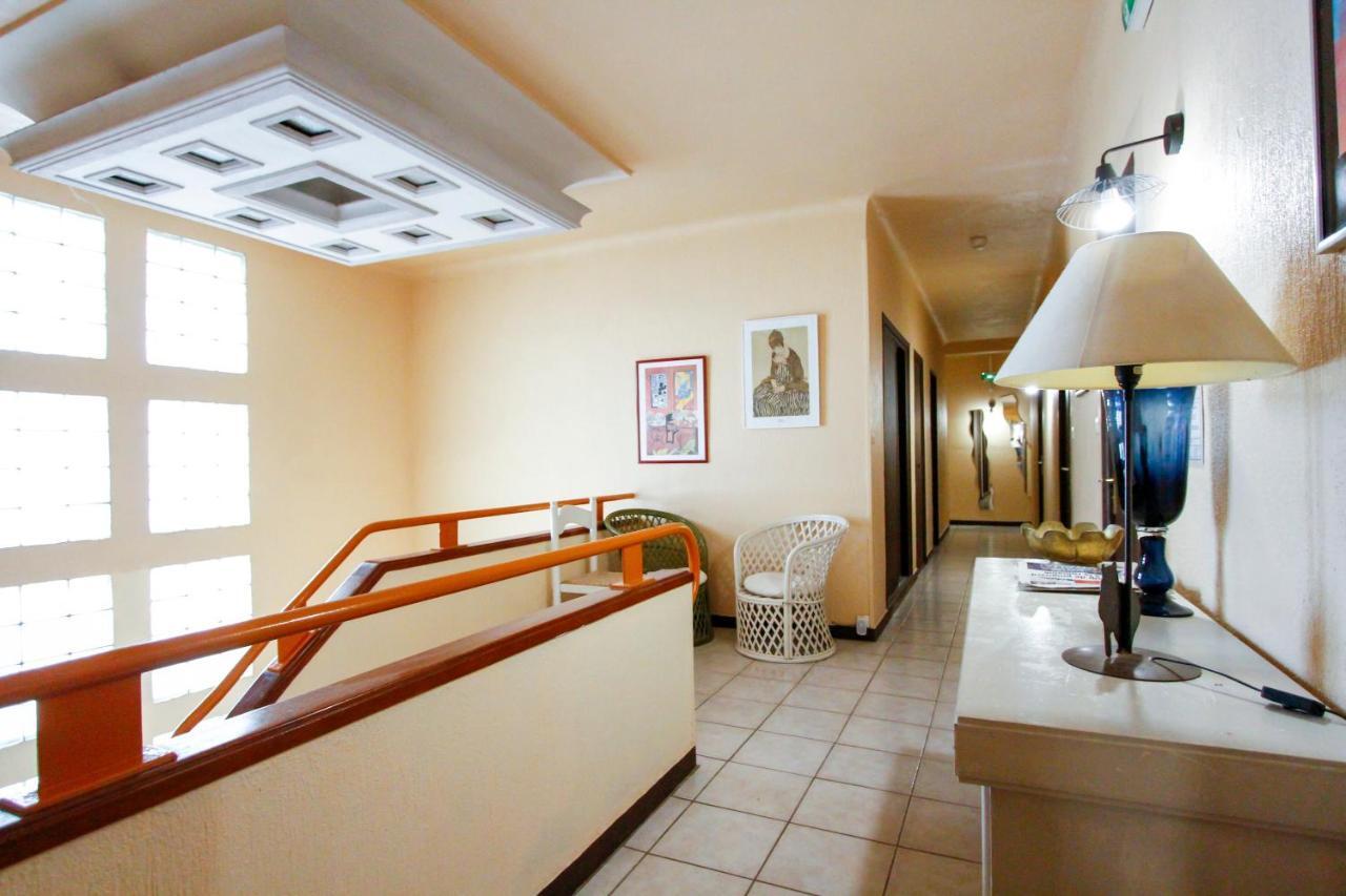 Logis Hotel Restaurant Le Kalliste イエール エクステリア 写真